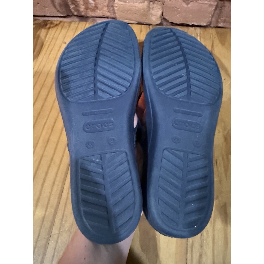 CROCS Sanrah Women's 9 Silver Hammered Circle Rings BLUE Wedge Sandals - Picture 6 of 10